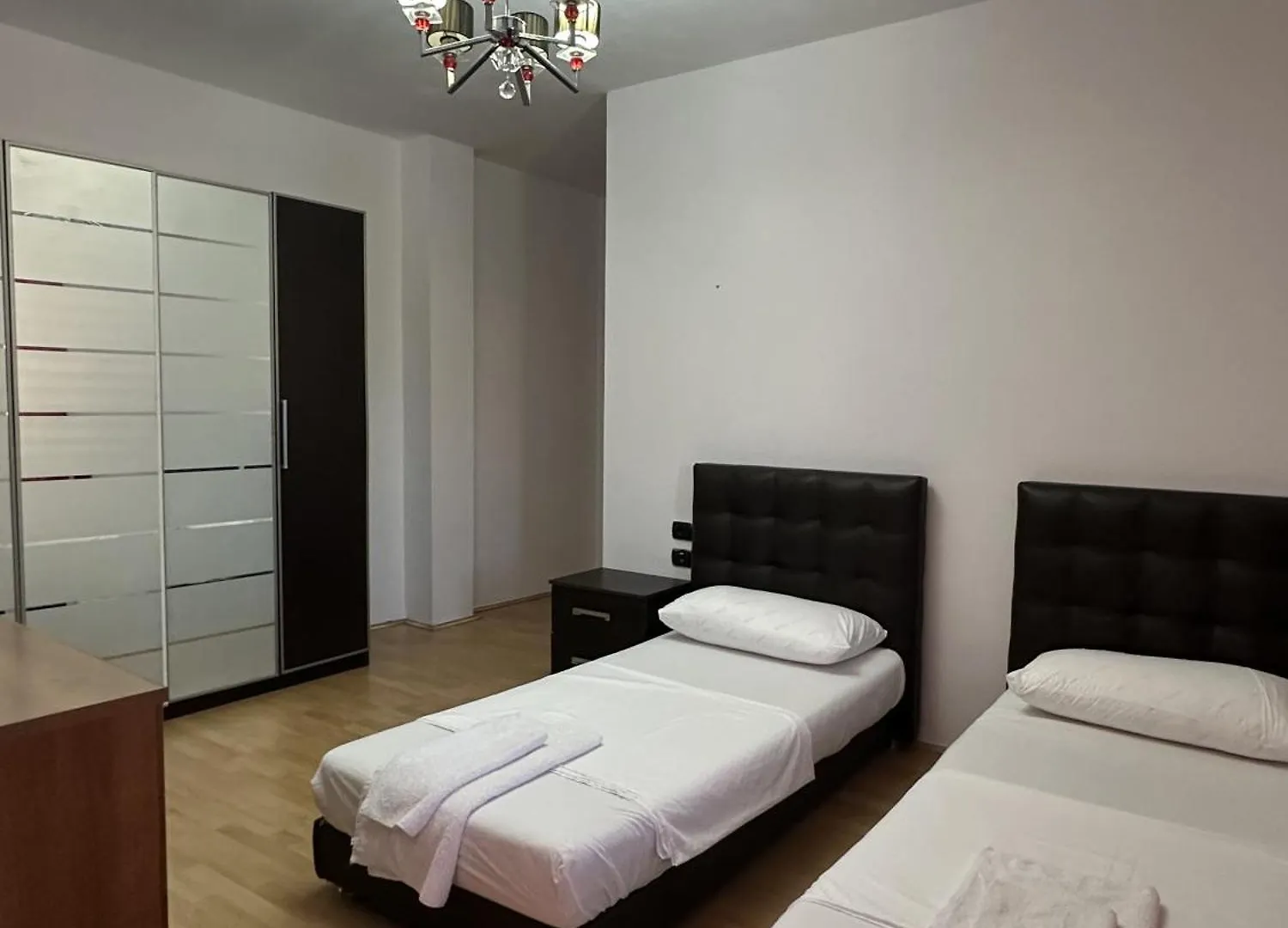 Kristi'S Villa Apartments Τίρανα