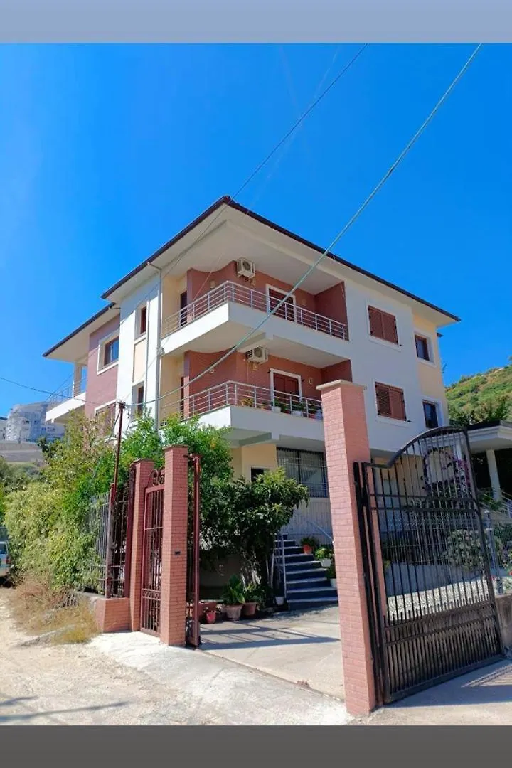 Kristi'S Villa Apartments ティラナ